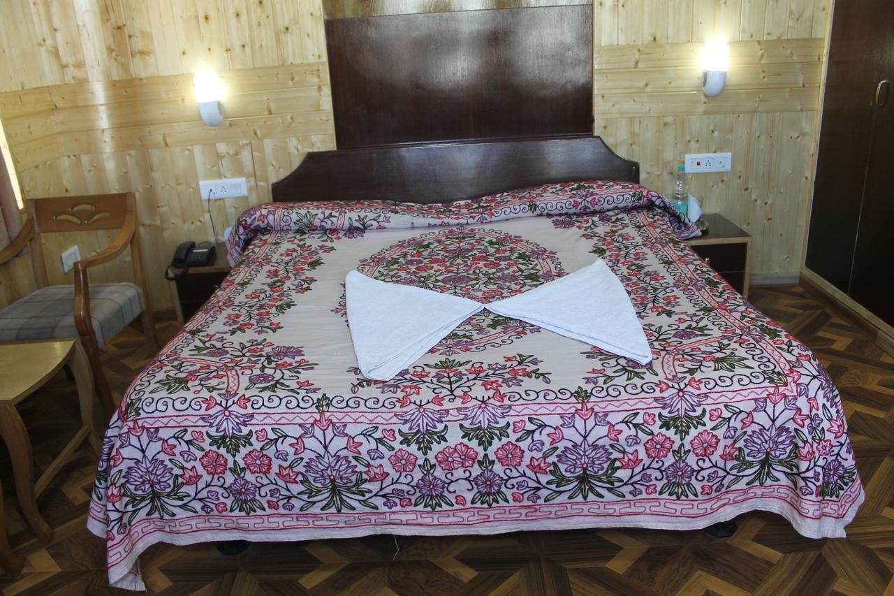 Fluorescence Hotel And Restaurant Gulmarg Exterior foto