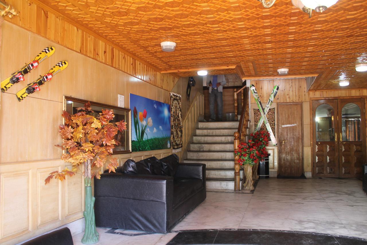 Fluorescence Hotel And Restaurant Gulmarg Exterior foto